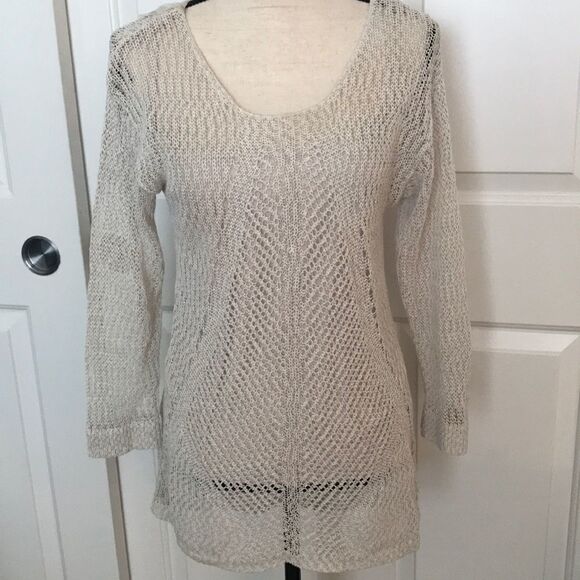 Adorable Spring top with built in Cami. Beige Eci - Picture 1 of 6